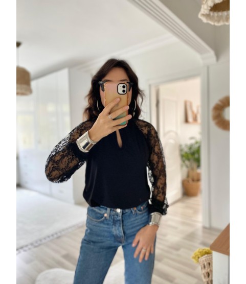 Kadın Uzun Kollu Göğüs Pencere Detay Yaka Boğazlı Kolları Tüllü Sandy Bluz Kadın Uzun Kollu Göğüs Pencere Detay Yaka Boğazlı Kolları Tüllü Sandy Bluz