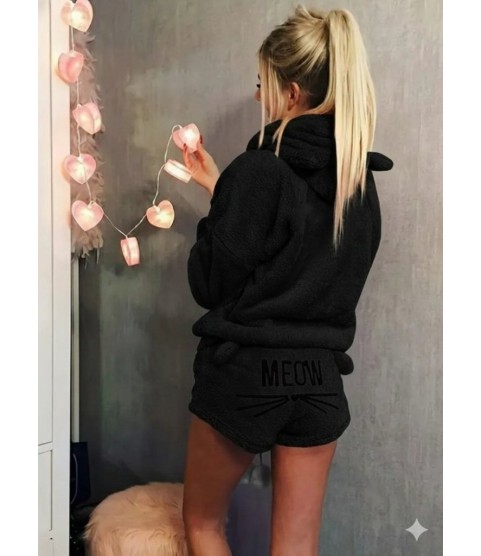 Kadın Uzun Kollu Kapşonlu Peluş Bluz Ve Kısa Short Ikili Takım Kadın Uzun Kollu Kapşonlu Peluş Bluz Ve Kısa Short Ikili Takım