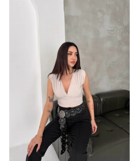 Vatkalı Kolsuz V Yaka Drapeli Crop Bluz Likralı Fit - Boyalı Gri Vatkalı Kolsuz V Yaka Drapeli Crop Bluz Likralı Fit - Boyalı Gri