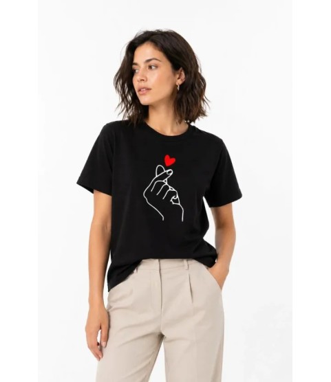 Kore Parmak Kalp Aşk Temalı Minimal Baskılı Tişört Yazlık Kısa Kol T-Shirt - Siyah Kore Parmak Kalp Aşk Temalı Minimal Baskılı Tişört Yazlık Kısa Kol T-Shirt - Siyah