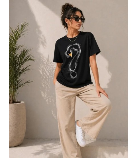 Kuğu Figürlü Soru İşareti Baskılı Tişört Kısa Kol T-Shirt - Siyah Kuğu Figürlü Soru İşareti Baskılı Tişört Kısa Kol T-Shirt - Siyah