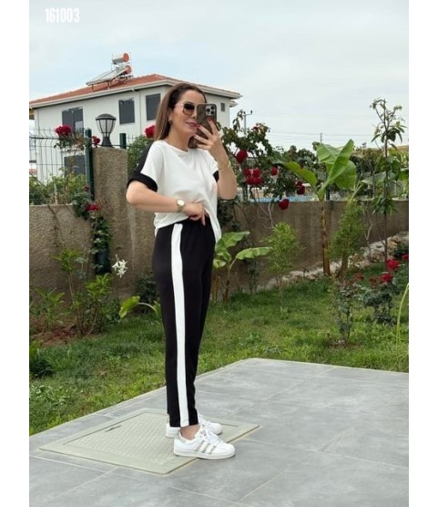 Kadın Kısa Kollu Modal Dokulu Kumaş Yanı şeritli Takım Kadın Kısa Kollu Modal Dokulu Kumaş Yanı şeritli Takım