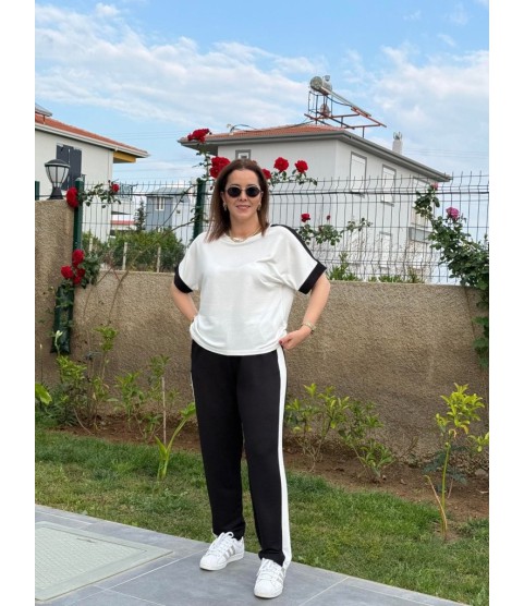 Kadın Kısa Kollu Modal Dokulu Kumaş Yanı şeritli Takım Kadın Kısa Kollu Modal Dokulu Kumaş Yanı şeritli Takım