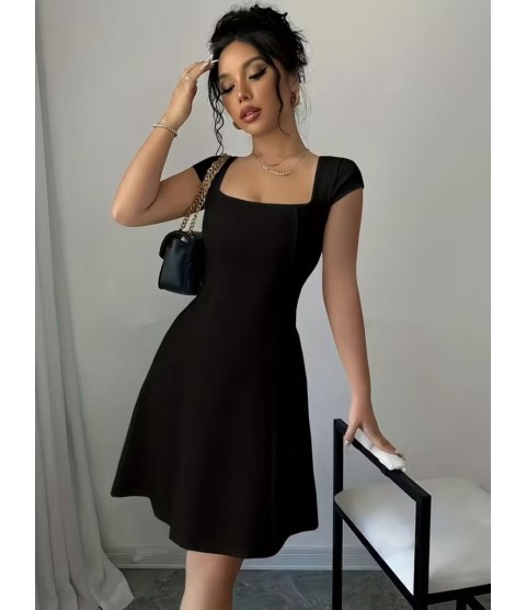 Kadın Kısa Kollu Kare Yakalı Kısa Ithal Krep Elbise Kadın Kısa Kollu Kare Yakalı Kısa Ithal Krep Elbise